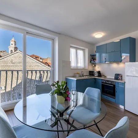 Lägenhet Sara Split